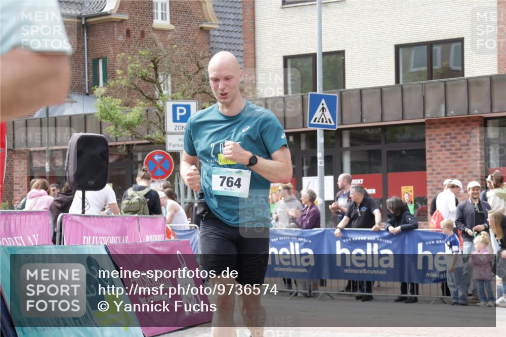 10.05.2026 - 8. Wedeler Halbmarathon Yannick Fuchs http://msf.ph/oto/9736574 10.05.2026 12:03:37 Ziel 269, 659, 764 meine-sportfotos.de