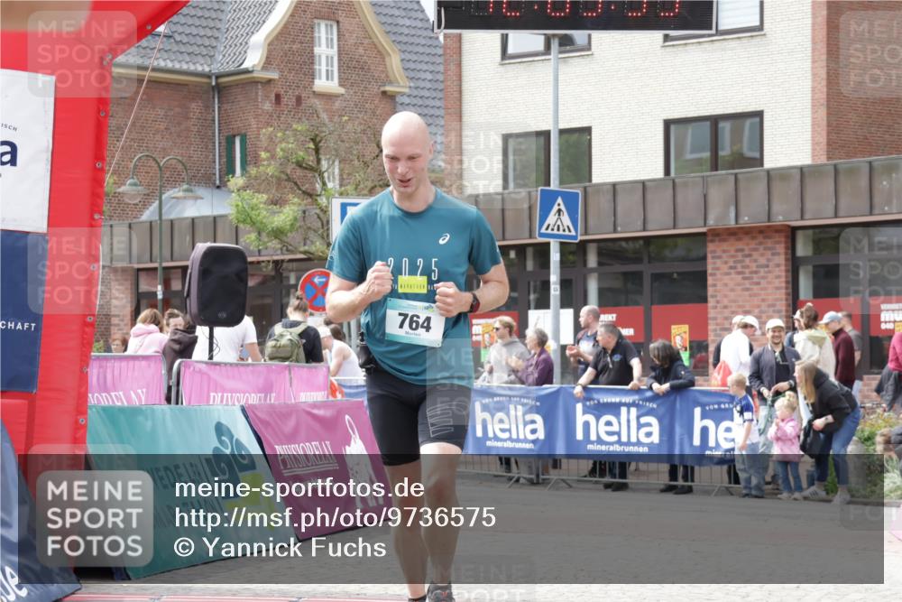 10.05.2026 - 8. Wedeler Halbmarathon Yannick Fuchs http://msf.ph/oto/9736575 10.05.2026 12:03:37 Ziel 269, 659, 764 meine-sportfotos.de