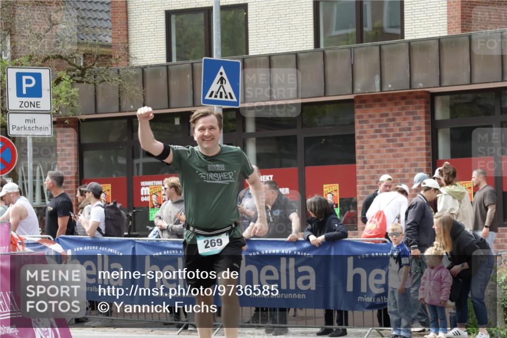 10.05.2026 - 8. Wedeler Halbmarathon Yannick Fuchs http://msf.ph/oto/9736585 10.05.2026 12:03:40 Ziel 269, 659, 764 meine-sportfotos.de