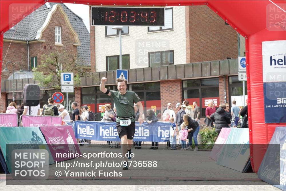 10.05.2026 - 8. Wedeler Halbmarathon Yannick Fuchs http://msf.ph/oto/9736588 10.05.2026 12:03:41 Ziel 269, 764, 2203 meine-sportfotos.de