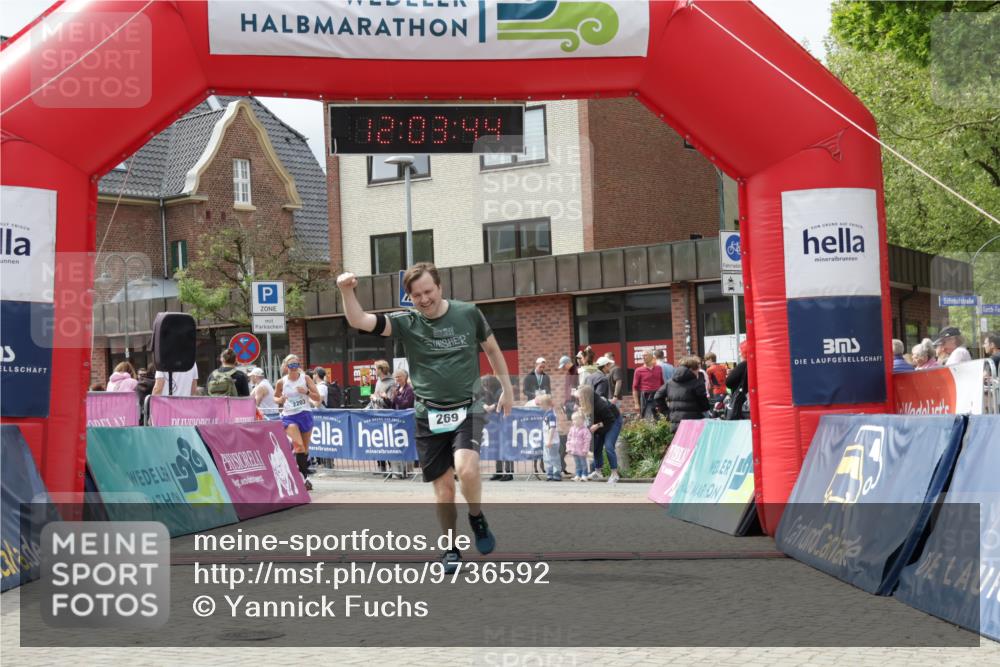 10.05.2026 - 8. Wedeler Halbmarathon Yannick Fuchs http://msf.ph/oto/9736592 10.05.2026 12:03:42 Ziel 269, 764, 2203 meine-sportfotos.de