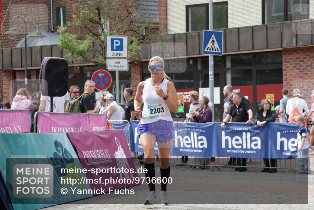 10.05.2026 - 8. Wedeler Halbmarathon Yannick Fuchs http://msf.ph/oto/9736600 10.05.2026 12:03:44 Ziel 269, 772, 2203 meine-sportfotos.de