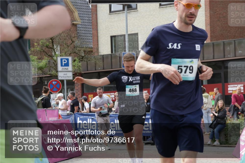 10.05.2026 - 8. Wedeler Halbmarathon Yannick Fuchs http://msf.ph/oto/9736617 10.05.2026 12:03:51 Ziel 387, 468, 579, 772, 2203 meine-sportfotos.de