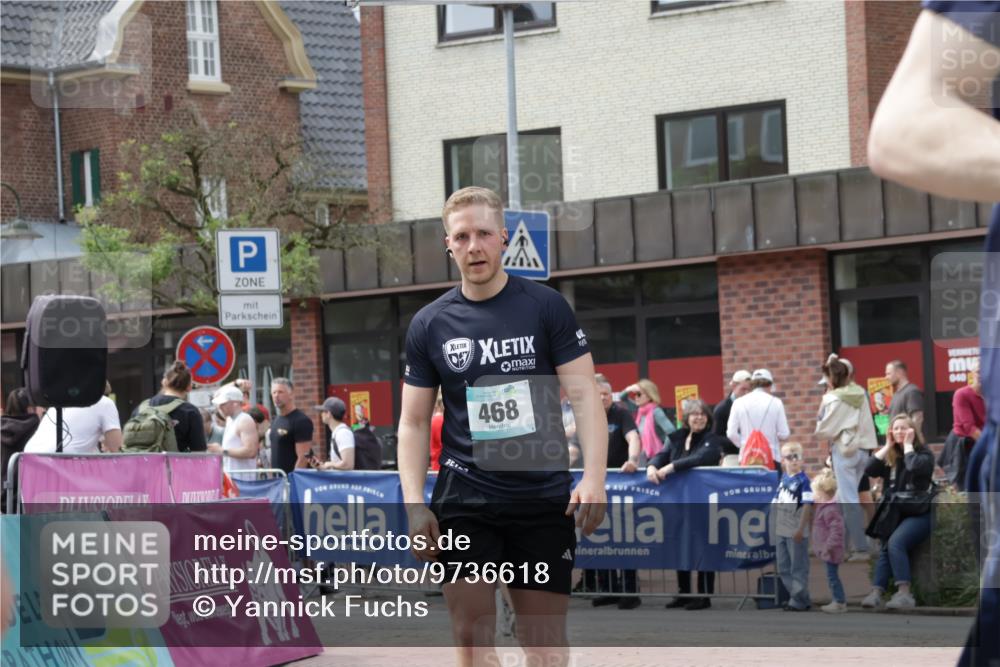 10.05.2026 - 8. Wedeler Halbmarathon Yannick Fuchs http://msf.ph/oto/9736618 10.05.2026 12:03:52 Ziel 387, 468, 579, 772 meine-sportfotos.de