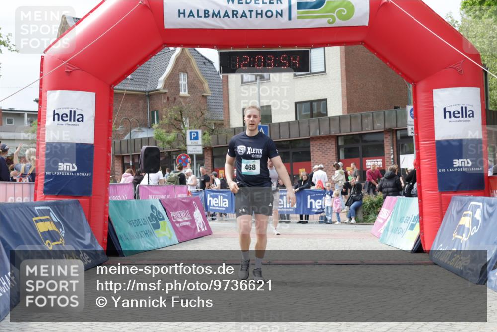 10.05.2026 - 8. Wedeler Halbmarathon Yannick Fuchs http://msf.ph/oto/9736621 10.05.2026 12:03:52 Ziel 387, 468, 579, 772 meine-sportfotos.de