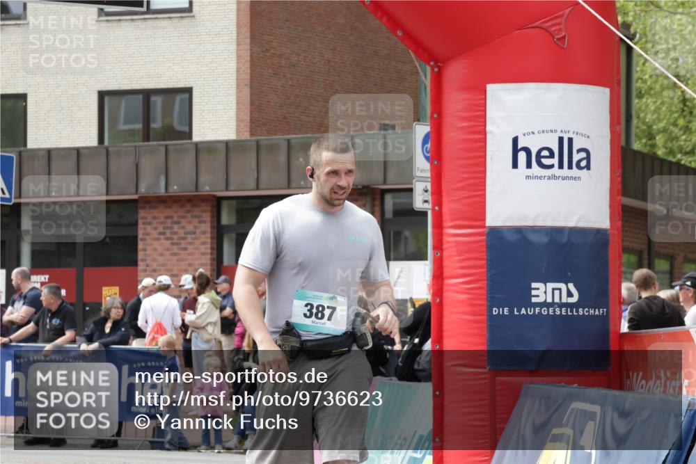 10.05.2026 - 8. Wedeler Halbmarathon Yannick Fuchs http://msf.ph/oto/9736623 10.05.2026 12:03:57 Ziel 387, 468 meine-sportfotos.de