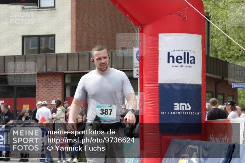 10.05.2026 - 8. Wedeler Halbmarathon Yannick Fuchs http://msf.ph/oto/9736624 10.05.2026 12:03:57 Ziel 387, 468 meine-sportfotos.de