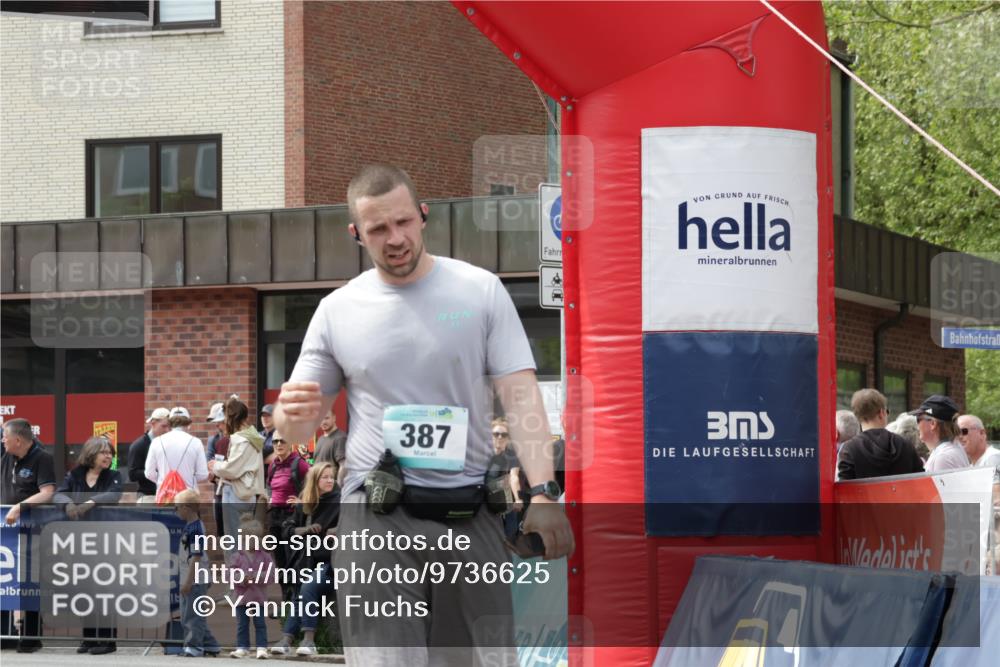 10.05.2026 - 8. Wedeler Halbmarathon Yannick Fuchs http://msf.ph/oto/9736625 10.05.2026 12:03:58 Ziel 387 meine-sportfotos.de