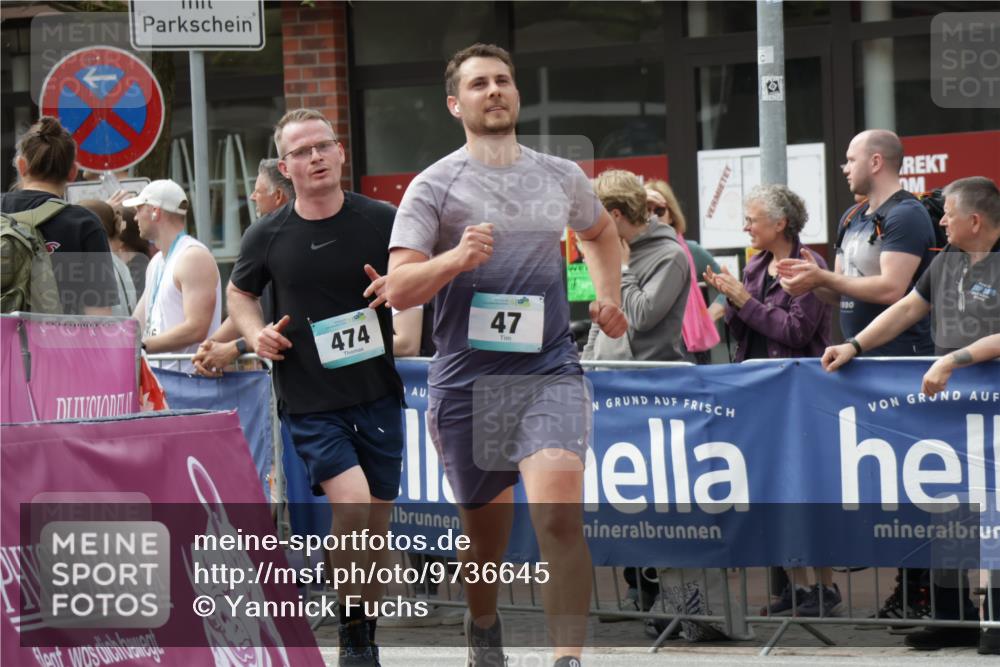 10.05.2026 - 8. Wedeler Halbmarathon Yannick Fuchs http://msf.ph/oto/9736645 10.05.2026 12:04:11 Ziel 47, 117, 474 meine-sportfotos.de