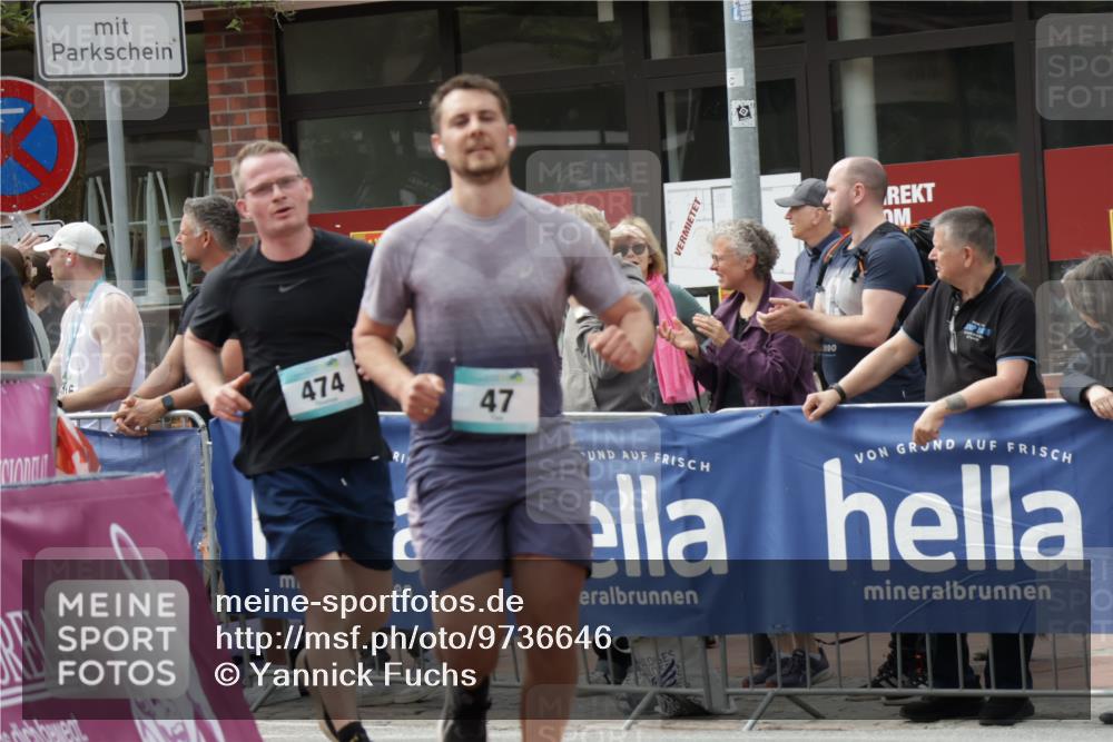 10.05.2026 - 8. Wedeler Halbmarathon Yannick Fuchs http://msf.ph/oto/9736646 10.05.2026 12:04:11 Ziel 47, 117, 474 meine-sportfotos.de