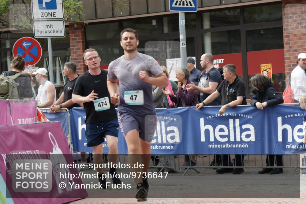 10.05.2026 - 8. Wedeler Halbmarathon Yannick Fuchs http://msf.ph/oto/9736647 10.05.2026 12:04:11 Ziel 47, 117, 474 meine-sportfotos.de