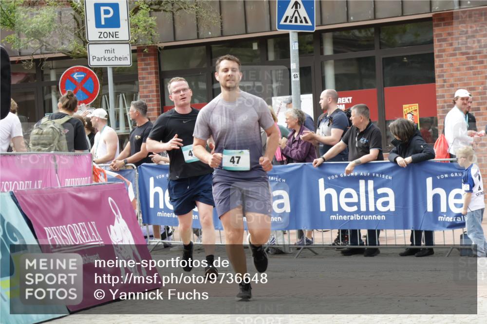 10.05.2026 - 8. Wedeler Halbmarathon Yannick Fuchs http://msf.ph/oto/9736648 10.05.2026 12:04:12 Ziel 47, 117, 474 meine-sportfotos.de