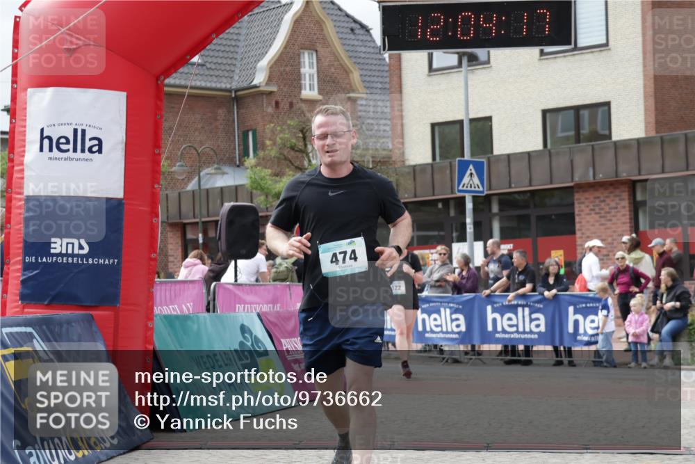 10.05.2026 - 8. Wedeler Halbmarathon Yannick Fuchs http://msf.ph/oto/9736662 10.05.2026 12:04:16 Ziel 47, 474, 522 meine-sportfotos.de