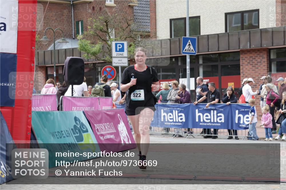 10.05.2026 - 8. Wedeler Halbmarathon Yannick Fuchs http://msf.ph/oto/9736669 10.05.2026 12:04:19 Ziel 47, 474, 522 meine-sportfotos.de