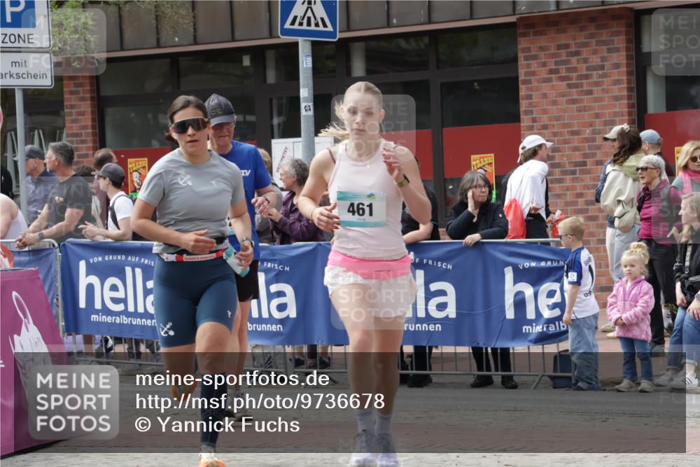 10.05.2026 - 8. Wedeler Halbmarathon Yannick Fuchs http://msf.ph/oto/9736678 10.05.2026 12:04:28 Ziel 129, 243, 461, 982 meine-sportfotos.de