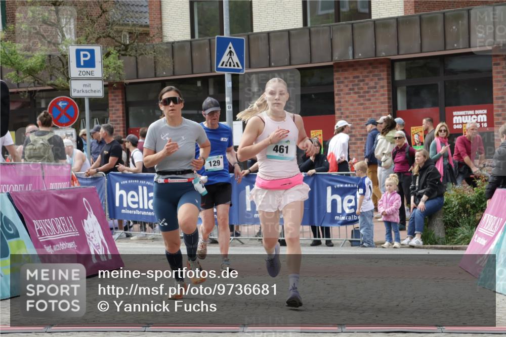 10.05.2026 - 8. Wedeler Halbmarathon Yannick Fuchs http://msf.ph/oto/9736681 10.05.2026 12:04:28 Ziel 129, 243, 461, 982 meine-sportfotos.de