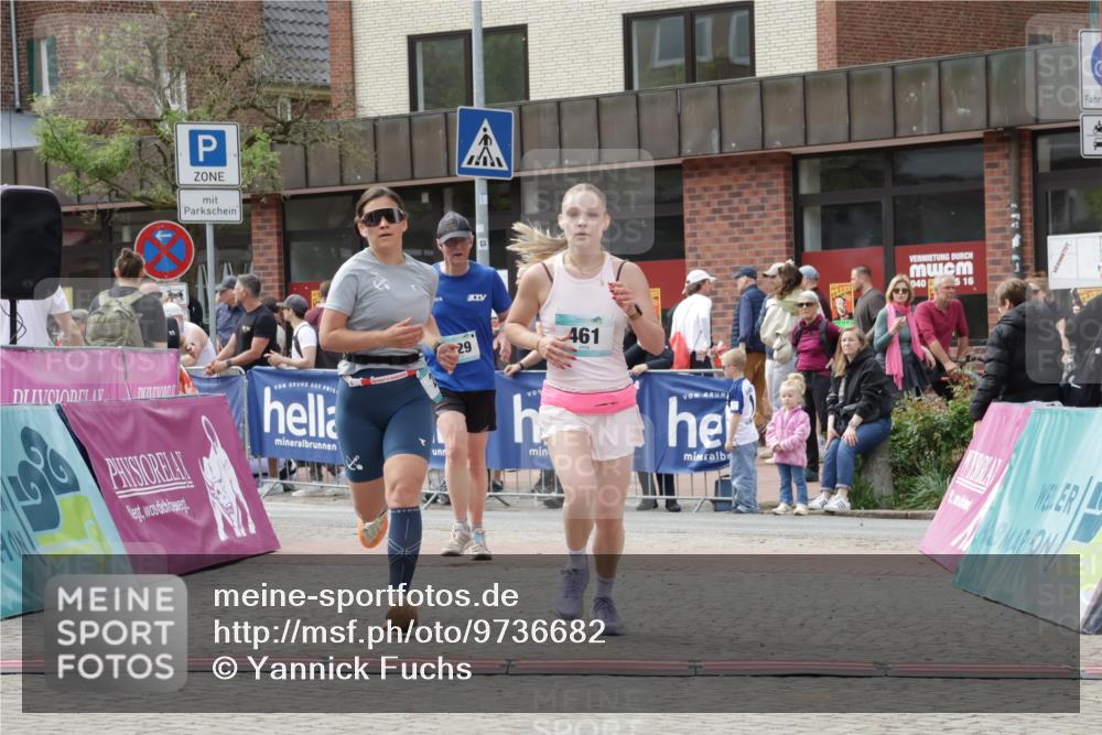 10.05.2026 - 8. Wedeler Halbmarathon Yannick Fuchs http://msf.ph/oto/9736682 10.05.2026 12:04:29 Ziel 129, 243, 461, 982 meine-sportfotos.de