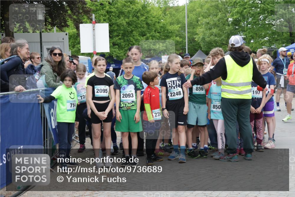 10.05.2026 - 8. Wedeler Halbmarathon Yannick Fuchs http://msf.ph/oto/9736689 10.05.2026 12:42:57 Ziel 770, 883, 714, 72, 2095, 2093, 224, 2024, 2248, 856, 24, 20, 850, 197, 218 meine-sportfotos.de