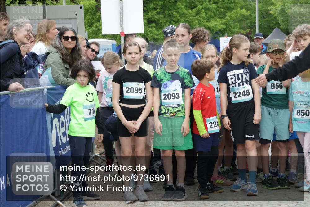 10.05.2026 - 8. Wedeler Halbmarathon Yannick Fuchs http://msf.ph/oto/9736691 10.05.2026 12:42:58 Ziel 714, 770, 883, 2095, 2093, 224, 10, 2024, 2248, 856, 24, 202, 850 meine-sportfotos.de
