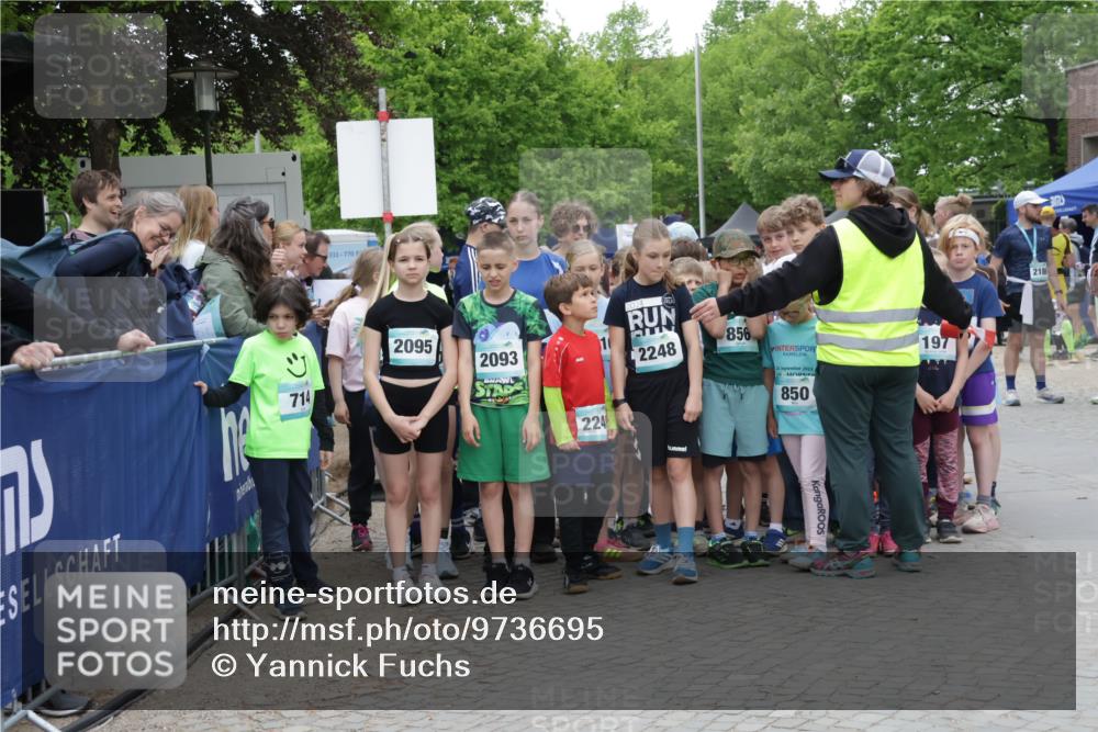 10.05.2026 - 8. Wedeler Halbmarathon Yannick Fuchs http://msf.ph/oto/9736695 10.05.2026 12:43:00 Ziel 714, 331, 770, 2095, 2093, 224, 2024, 2248, 856, 850, 197, 218 meine-sportfotos.de