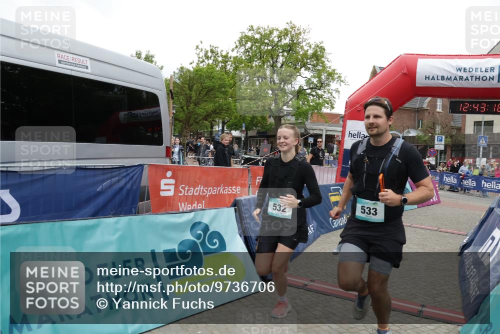 10.05.2026 - 8. Wedeler Halbmarathon Yannick Fuchs http://msf.ph/oto/9736706 10.05.2026 12:43:14 Ziel 532, 533, 12, 43, 18, 532, 533 meine-sportfotos.de