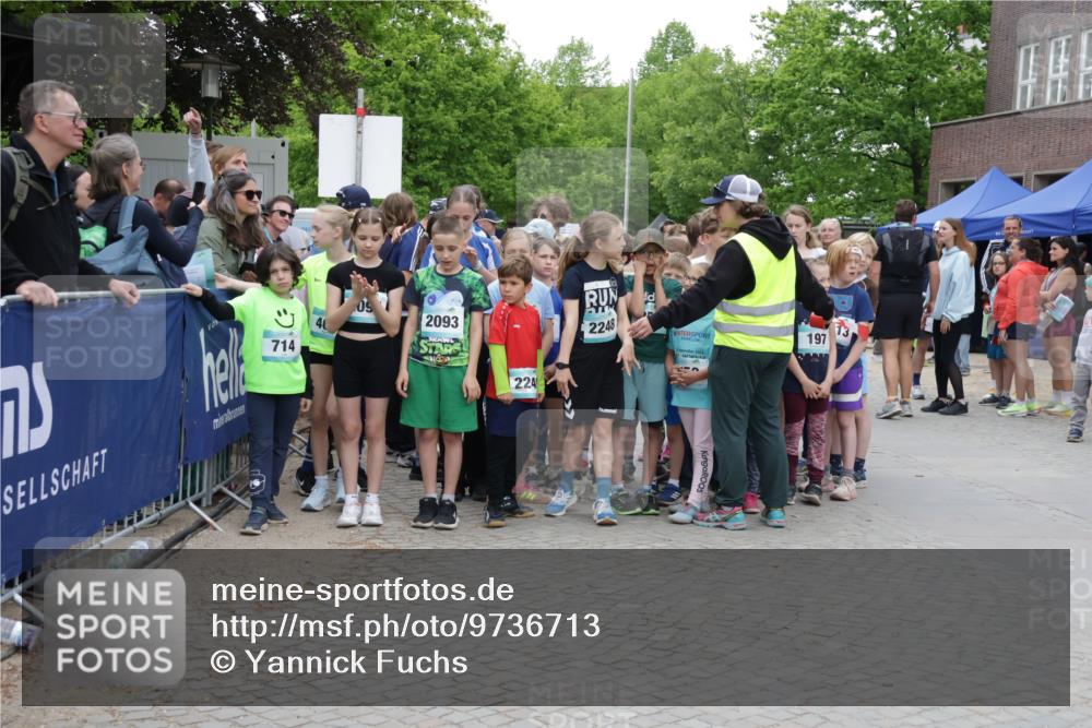 10.05.2026 - 8. Wedeler Halbmarathon Yannick Fuchs http://msf.ph/oto/9736713 10.05.2026 12:43:30 Ziel 714, 2093, 224, 2248, 197 meine-sportfotos.de