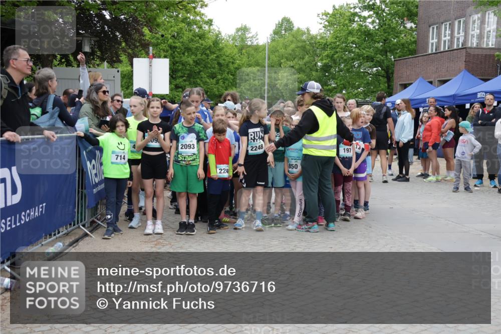 10.05.2026 - 8. Wedeler Halbmarathon Yannick Fuchs http://msf.ph/oto/9736716 10.05.2026 12:43:30 Ziel 714, 09, 2093, 224, 2248, 850, 197 meine-sportfotos.de