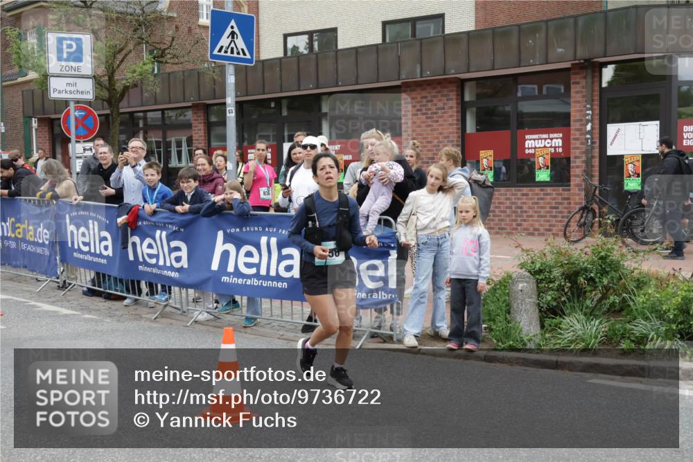 10.05.2026 - 8. Wedeler Halbmarathon Yannick Fuchs http://msf.ph/oto/9736722 10.05.2026 12:43:51 Ziel 836, 0405, 16, 9, 56 meine-sportfotos.de