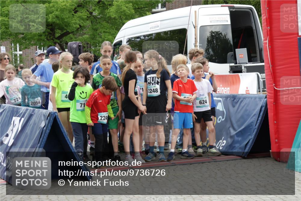 10.05.2026 - 8. Wedeler Halbmarathon Yannick Fuchs http://msf.ph/oto/9736726 10.05.2026 12:43:59 Ziel 724, 2054, 4, 1, 2248, 624, 71, 224, 256 meine-sportfotos.de