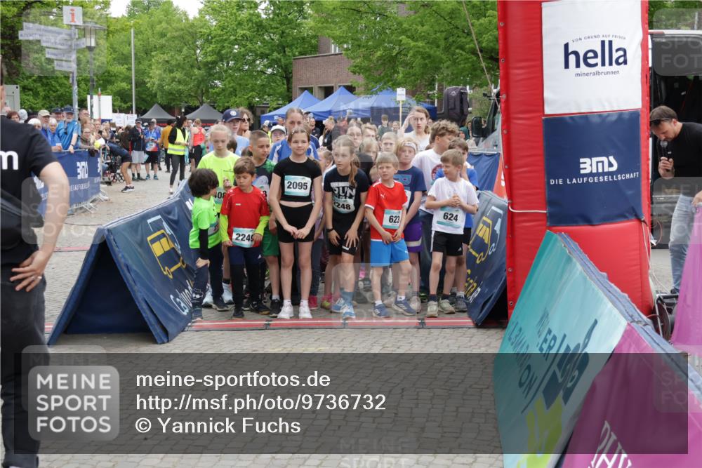 10.05.2026 - 8. Wedeler Halbmarathon Yannick Fuchs http://msf.ph/oto/9736732 10.05.2026 12:44:10 Ziel 3, 408, 2095, 2249, 2024, 248, 623, 624 meine-sportfotos.de