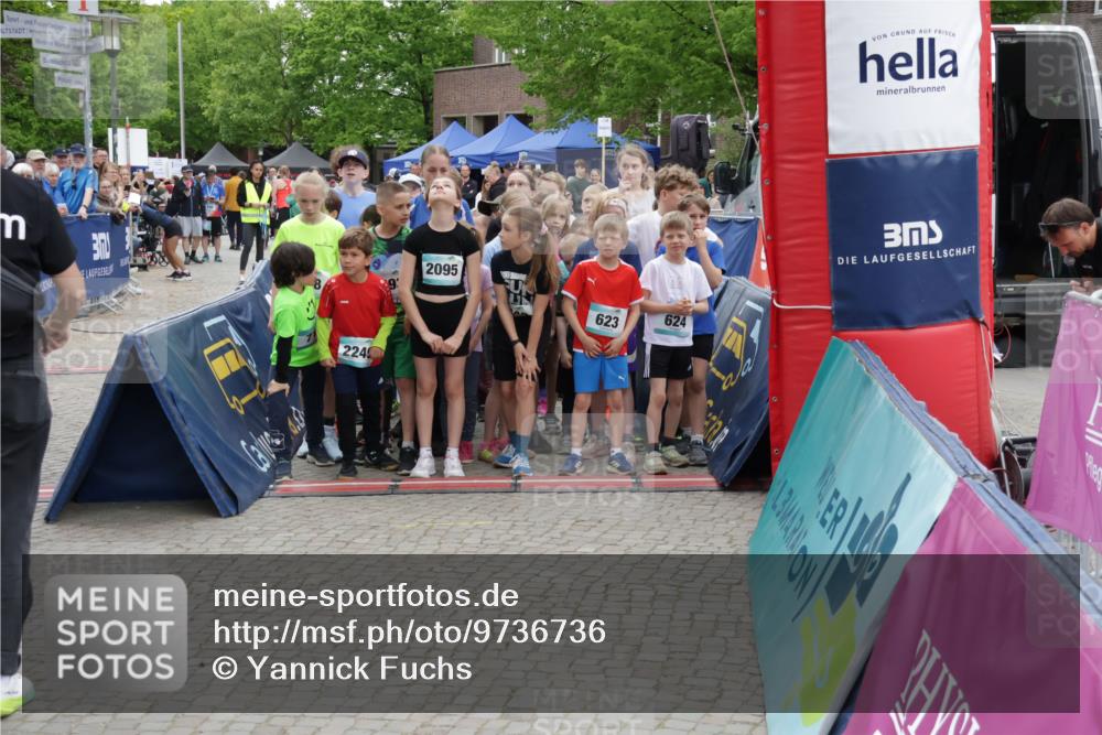10.05.2026 - 8. Wedeler Halbmarathon Yannick Fuchs http://msf.ph/oto/9736736 10.05.2026 12:44:11 Ziel 3, 2095, 8, 623, 624, 2249 meine-sportfotos.de