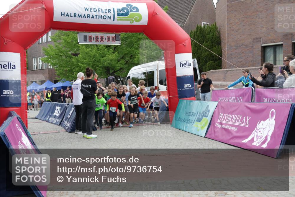 10.05.2026 - 8. Wedeler Halbmarathon Yannick Fuchs http://msf.ph/oto/9736754 10.05.2026 12:44:57 Ziel 714, 2249, 2248, 624 meine-sportfotos.de