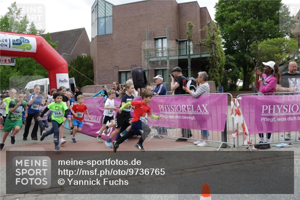 10.05.2026 - 8. Wedeler Halbmarathon Yannick Fuchs http://msf.ph/oto/9736765 10.05.2026 12:44:59 Ziel 2093, 997, 714, 623, 624 meine-sportfotos.de