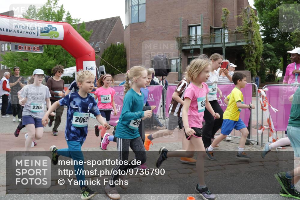 10.05.2026 - 8. Wedeler Halbmarathon Yannick Fuchs http://msf.ph/oto/9736790 10.05.2026 12:45:03 Ziel 2206, 2063, 148, 20, 82, 909 meine-sportfotos.de