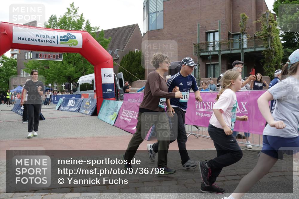 10.05.2026 - 8. Wedeler Halbmarathon Yannick Fuchs http://msf.ph/oto/9736798 10.05.2026 12:45:04 Ziel 2171 meine-sportfotos.de