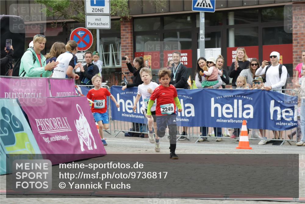 10.05.2026 - 8. Wedeler Halbmarathon Yannick Fuchs http://msf.ph/oto/9736817 10.05.2026 12:47:36 Ziel 516, 623, 2249, 623, 624, 2249 meine-sportfotos.de