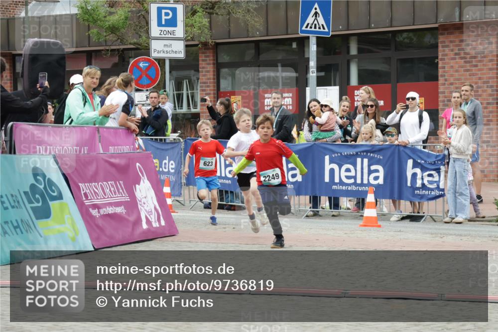 10.05.2026 - 8. Wedeler Halbmarathon Yannick Fuchs http://msf.ph/oto/9736819 10.05.2026 12:47:36 Ziel 623, 04, 16, 2249, 623, 624, 2249 meine-sportfotos.de