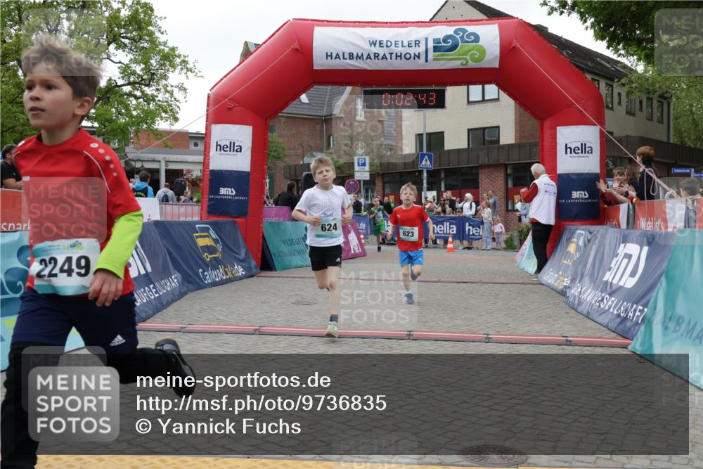 10.05.2026 - 8. Wedeler Halbmarathon Yannick Fuchs http://msf.ph/oto/9736835 10.05.2026 12:47:40 Ziel 1120, 10, 02, 43, 624, 9, 2249, 623, 623, 624, 997, 2093, 2249 meine-sportfotos.de