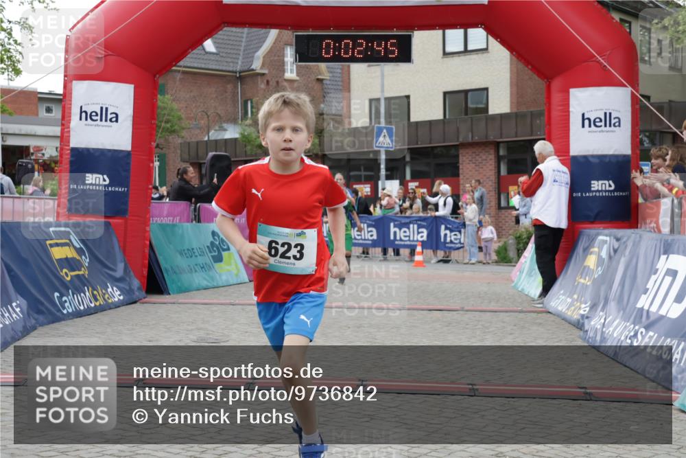 10.05.2026 - 8. Wedeler Halbmarathon Yannick Fuchs http://msf.ph/oto/9736842 10.05.2026 12:47:41 Ziel 0, 02, 45, 623, 623, 624, 997, 2093, 2249 meine-sportfotos.de