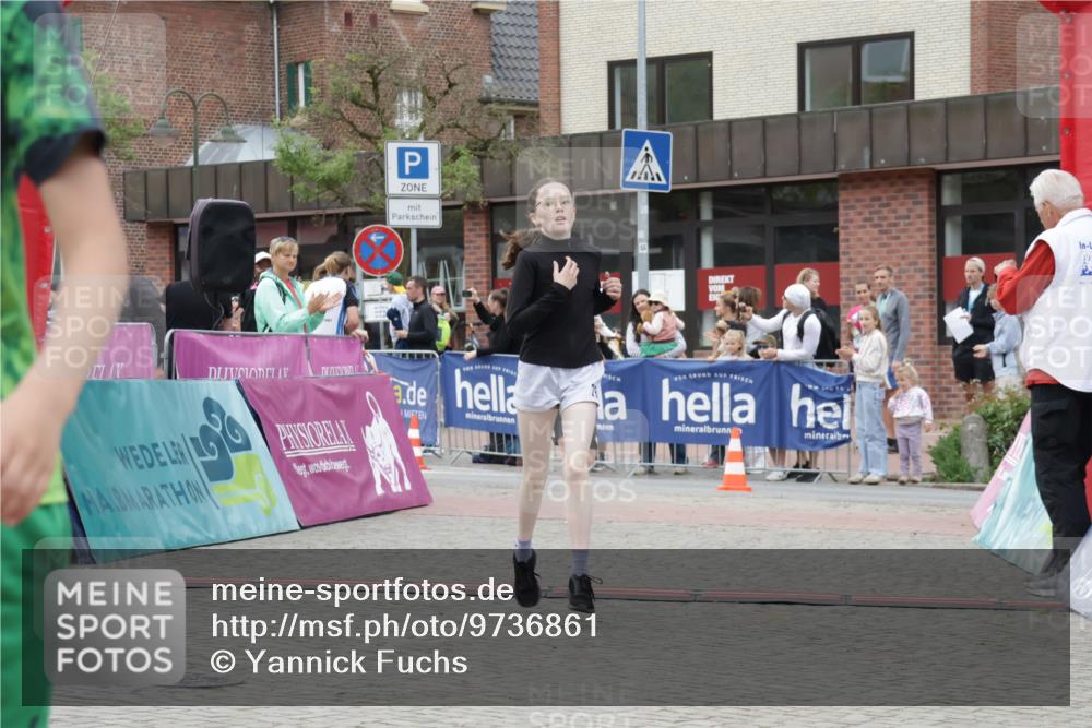 10.05.2026 - 8. Wedeler Halbmarathon Yannick Fuchs http://msf.ph/oto/9736861 10.05.2026 12:47:46 Ziel 997, 2093, 2152, 2248 meine-sportfotos.de