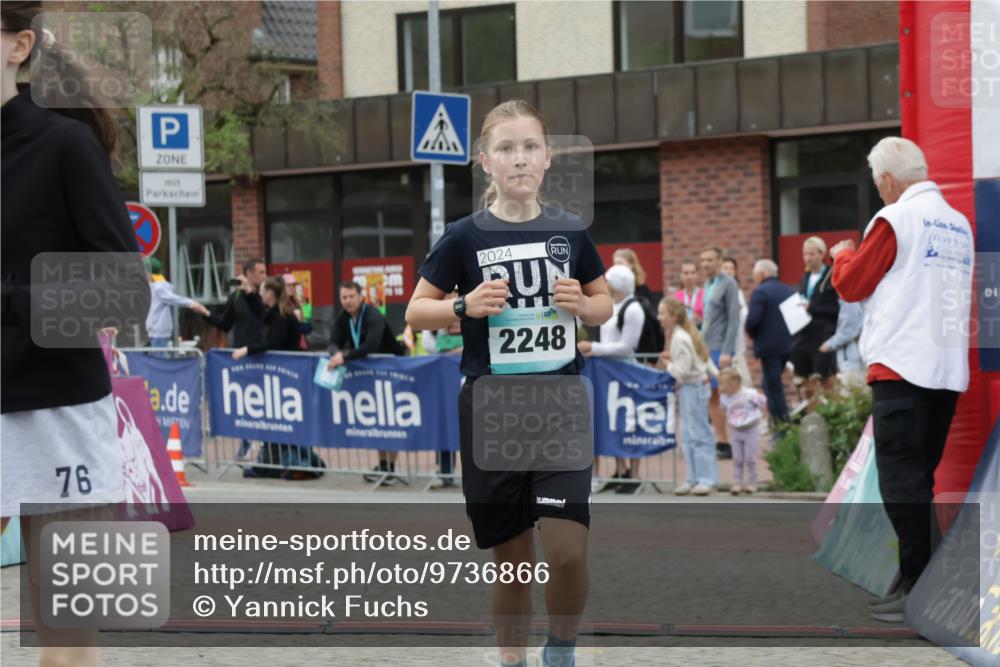 10.05.2026 - 8. Wedeler Halbmarathon Yannick Fuchs http://msf.ph/oto/9736866 10.05.2026 12:47:49 Ziel 76, 2024, 2248, 997, 2093, 2152, 2248 meine-sportfotos.de
