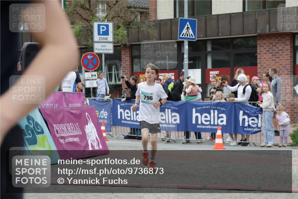 10.05.2026 - 8. Wedeler Halbmarathon Yannick Fuchs http://msf.ph/oto/9736873 10.05.2026 12:47:53 Ziel 796, 796, 797, 2248 meine-sportfotos.de