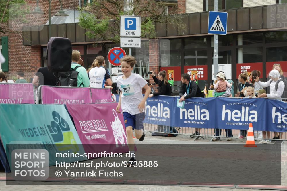 10.05.2026 - 8. Wedeler Halbmarathon Yannick Fuchs http://msf.ph/oto/9736886 10.05.2026 12:47:56 Ziel 797, 75, 16, 796, 797 meine-sportfotos.de
