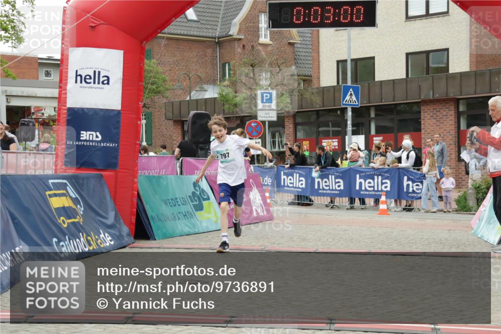 10.05.2026 - 8. Wedeler Halbmarathon Yannick Fuchs http://msf.ph/oto/9736891 10.05.2026 12:47:57 Ziel 10, 03, 00, 797, 796, 797 meine-sportfotos.de