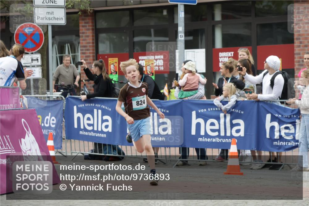 10.05.2026 - 8. Wedeler Halbmarathon Yannick Fuchs http://msf.ph/oto/9736893 10.05.2026 12:48:01 Ziel 75, 16, 824, 797, 824 meine-sportfotos.de
