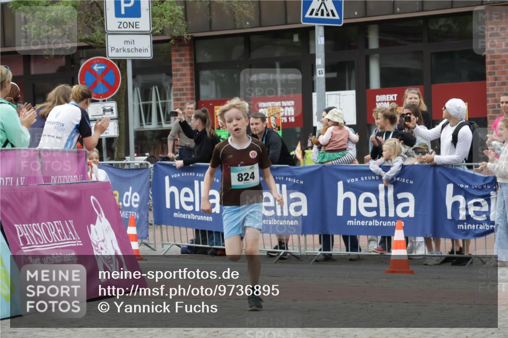 10.05.2026 - 8. Wedeler Halbmarathon Yannick Fuchs http://msf.ph/oto/9736895 10.05.2026 12:48:02 Ziel 75, 16, 824, 795, 797, 824 meine-sportfotos.de