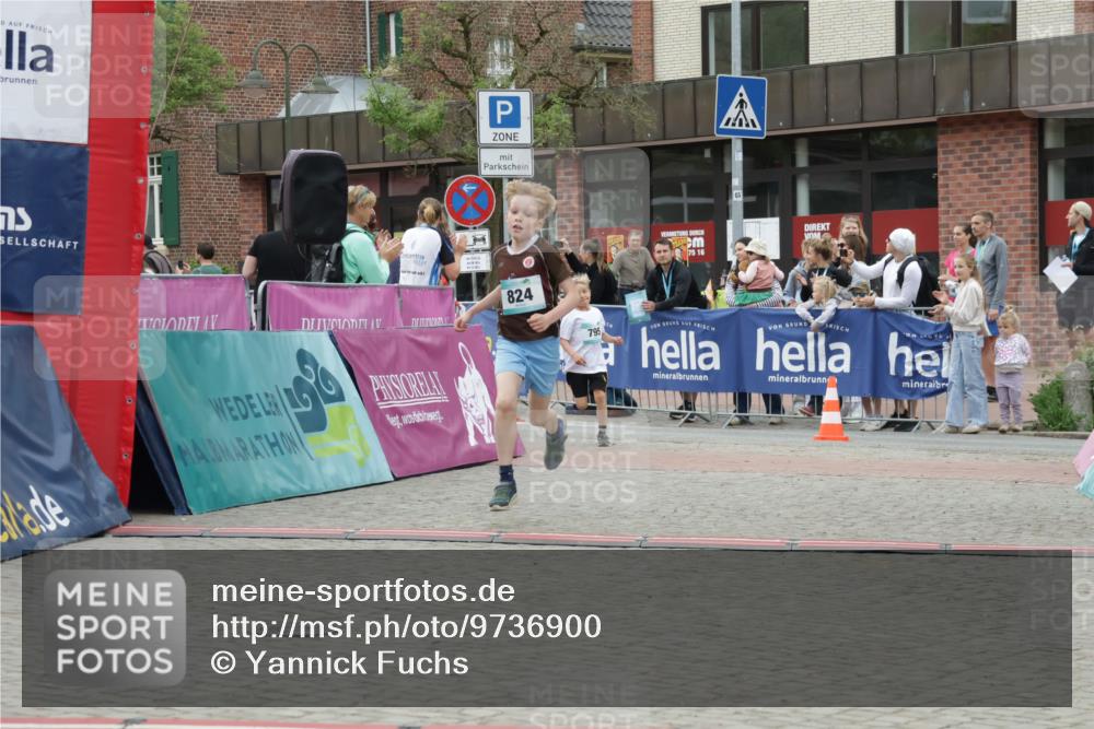 10.05.2026 - 8. Wedeler Halbmarathon Yannick Fuchs http://msf.ph/oto/9736900 10.05.2026 12:48:03 Ziel 824, 795, 75, 16, 795, 797, 824, 2116 meine-sportfotos.de