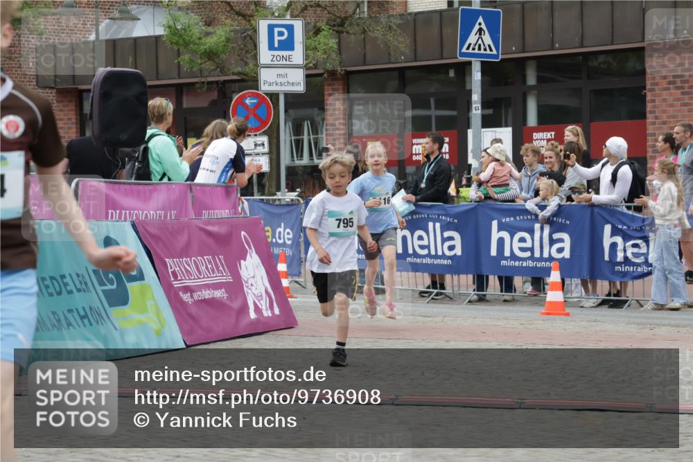 10.05.2026 - 8. Wedeler Halbmarathon Yannick Fuchs http://msf.ph/oto/9736908 10.05.2026 12:48:05 Ziel 040, 16, 795, 16, 408, 795, 824, 2116 meine-sportfotos.de