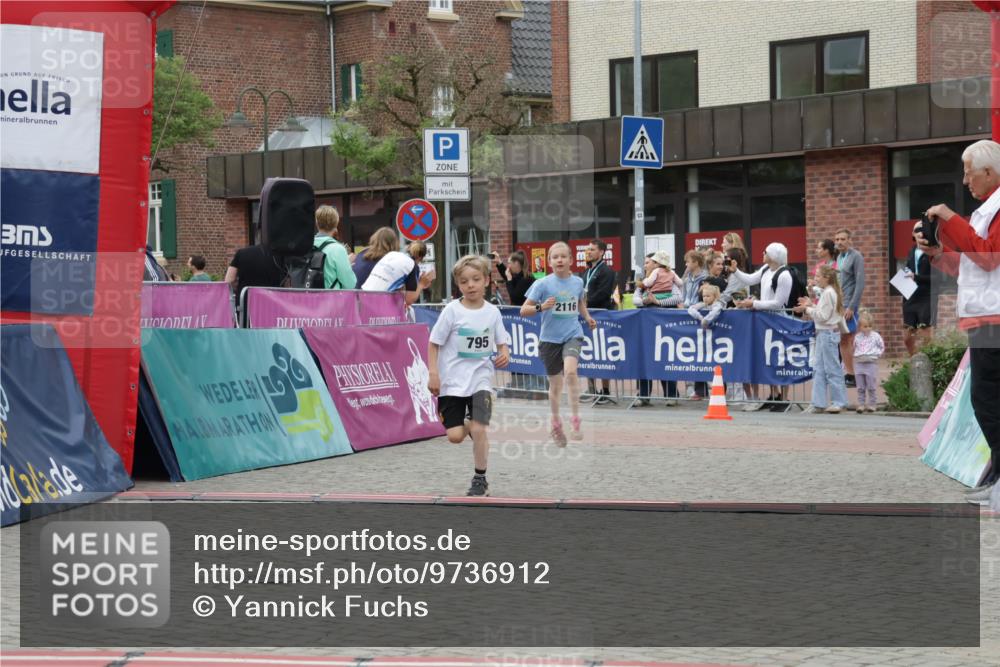 10.05.2026 - 8. Wedeler Halbmarathon Yannick Fuchs http://msf.ph/oto/9736912 10.05.2026 12:48:05 Ziel 2116, 795, 408, 795, 824, 2116 meine-sportfotos.de