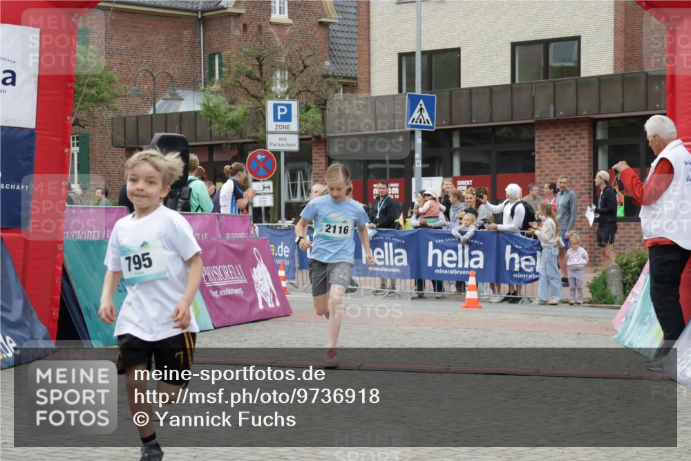 10.05.2026 - 8. Wedeler Halbmarathon Yannick Fuchs http://msf.ph/oto/9736918 10.05.2026 12:48:07 Ziel 795, 75, 16, 2116, 408, 795, 824, 2116 meine-sportfotos.de